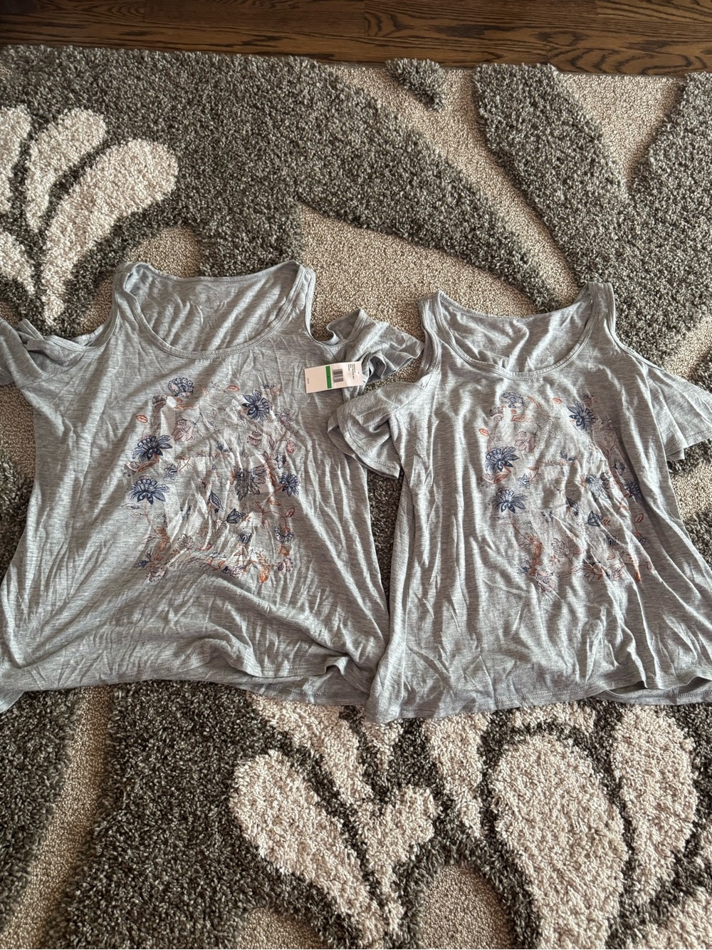 Womens Gray Cold-Shoulder Floral Graphic Top
